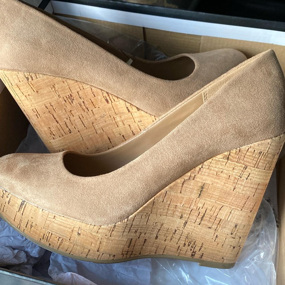 Forever21 taupe high heel wedges. Size 6 women.